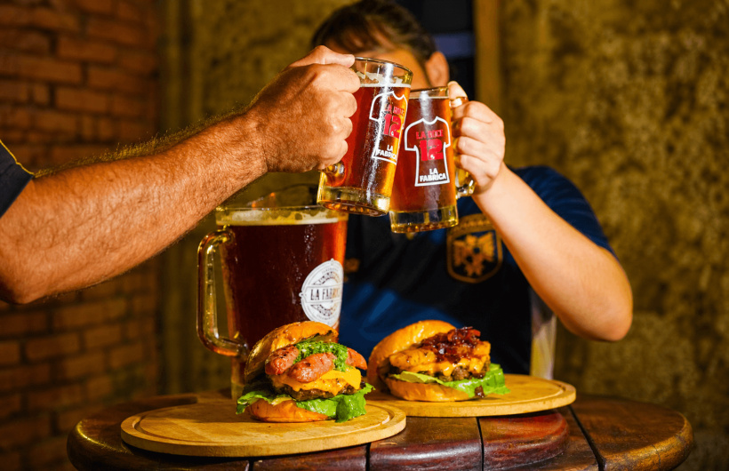 Paga $36.50: Burgers a elegir de cualquiera del menú